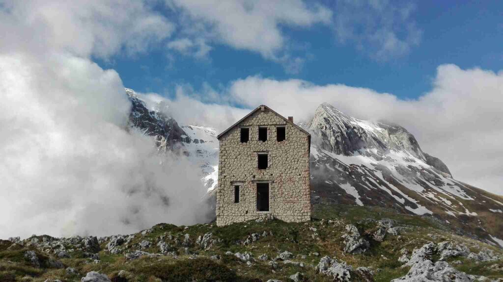L’albergo Diruto: la chicca dei prati di Tivo